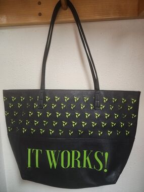 It Work's Tote 17x13new Condition